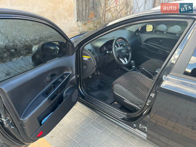 Черный Киа Сид, объемом двигателя 1.6 л и пробегом 285 тыс. км за 6100 $, фото 13 на Automoto.ua