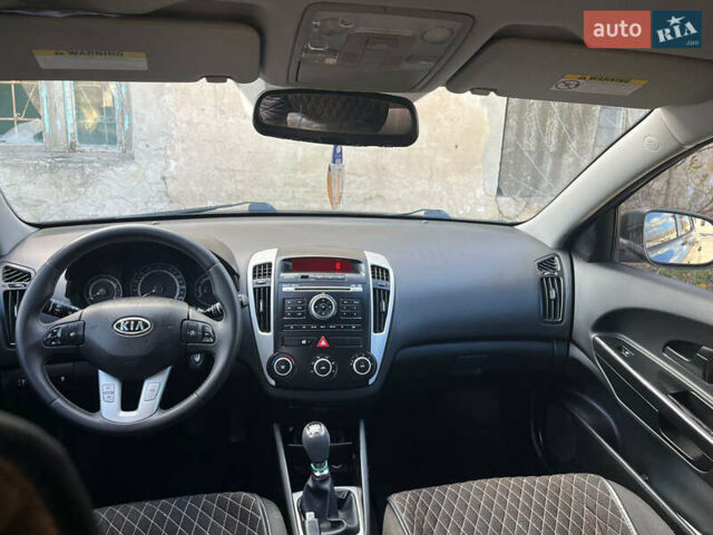 Черный Киа Сид, объемом двигателя 1.6 л и пробегом 285 тыс. км за 6100 $, фото 14 на Automoto.ua
