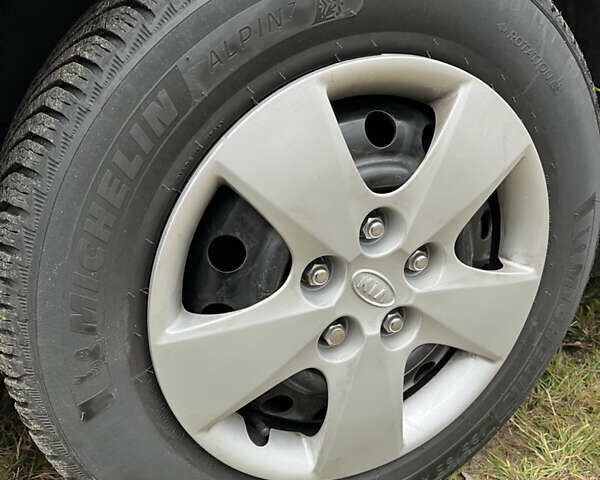 Чорний Кіа Сід, об'ємом двигуна 1.6 л та пробігом 286 тис. км за 6300 $, фото 4 на Automoto.ua