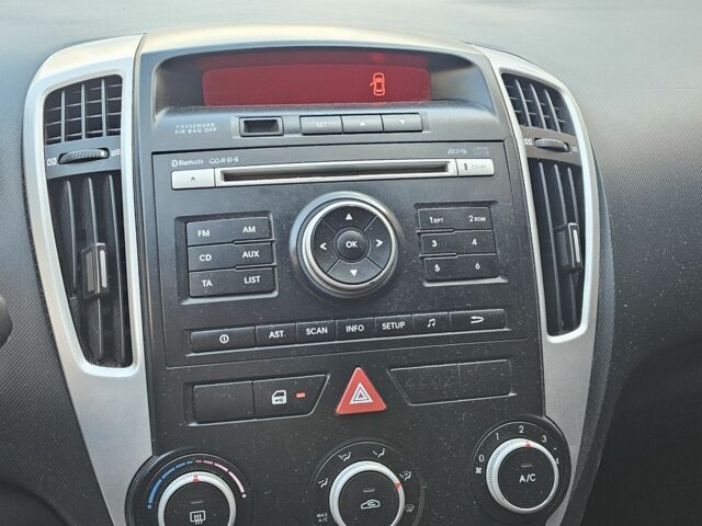 Черный Киа Сид, объемом двигателя 1.6 л и пробегом 200 тыс. км за 4200 $, фото 14 на Automoto.ua