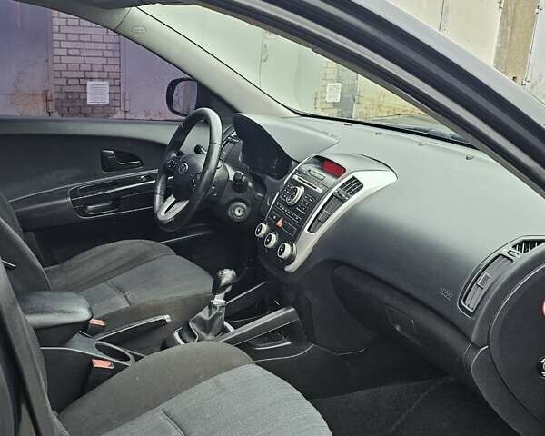 Чорний Кіа Сід, об'ємом двигуна 1.58 л та пробігом 200 тис. км за 3800 $, фото 8 на Automoto.ua