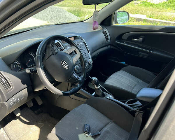 Черный Киа Сид, объемом двигателя 0 л и пробегом 263 тыс. км за 3100 $, фото 5 на Automoto.ua