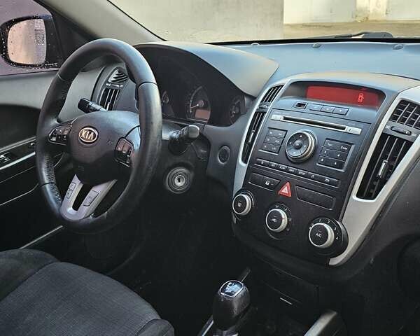 Черный Киа Сид, объемом двигателя 1.58 л и пробегом 200 тыс. км за 4000 $, фото 11 на Automoto.ua