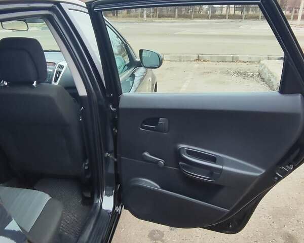 Черный Киа Сид, объемом двигателя 1.4 л и пробегом 175 тыс. км за 7500 $, фото 8 на Automoto.ua