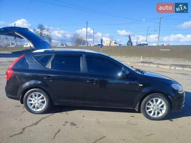 Черный Киа Сид, объемом двигателя 1.4 л и пробегом 200 тыс. км за 5600 $, фото 6 на Automoto.ua