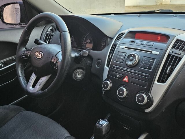 Черный Киа Сид, объемом двигателя 1.6 л и пробегом 200 тыс. км за 4200 $, фото 10 на Automoto.ua