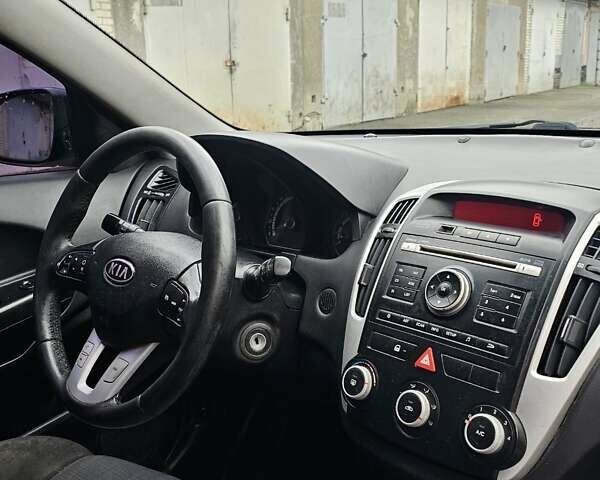 Чорний Кіа Сід, об'ємом двигуна 1.58 л та пробігом 200 тис. км за 3800 $, фото 16 на Automoto.ua