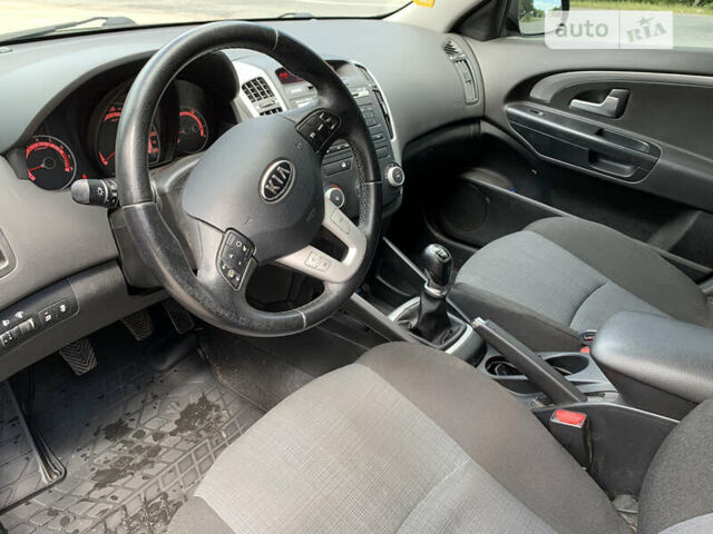 Черный Киа Сид, объемом двигателя 1.6 л и пробегом 200 тыс. км за 6800 $, фото 2 на Automoto.ua