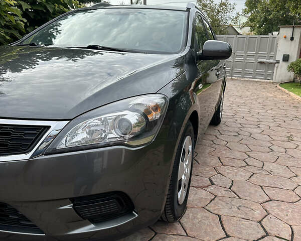Черный Киа Сид, объемом двигателя 1.4 л и пробегом 154 тыс. км за 6500 $, фото 2 на Automoto.ua