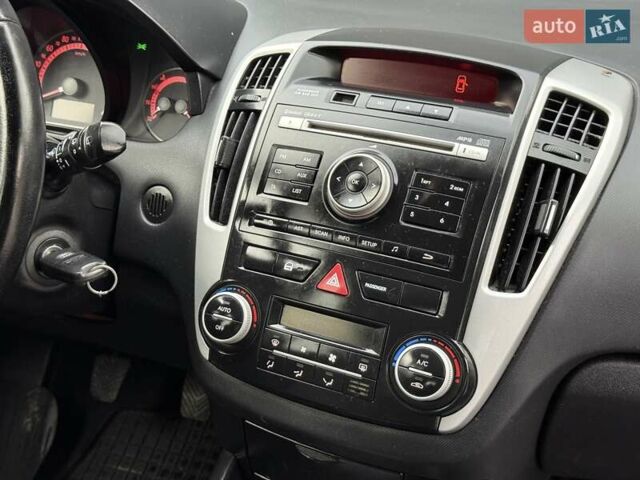 Черный Киа Сид, объемом двигателя 1.4 л и пробегом 220 тыс. км за 5950 $, фото 17 на Automoto.ua