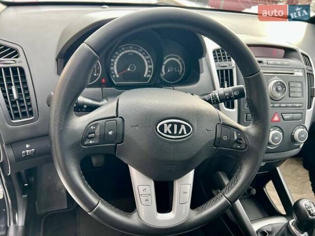 Черный Киа Сид, объемом двигателя 1.4 л и пробегом 153 тыс. км за 6399 $, фото 24 на Automoto.ua