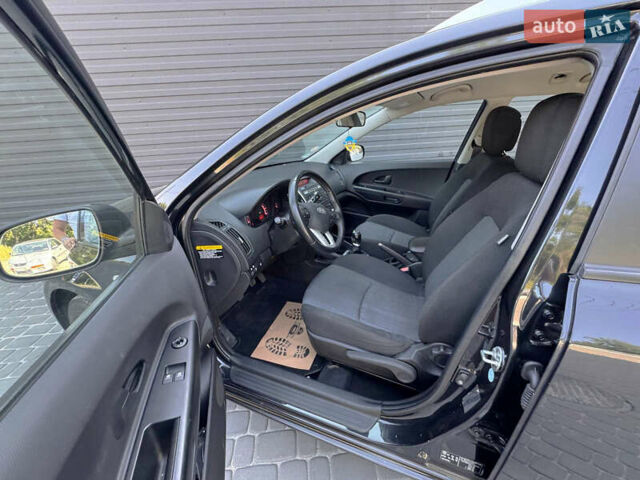 Чорний Кіа Сід, об'ємом двигуна 1.6 л та пробігом 250 тис. км за 7700 $, фото 4 на Automoto.ua