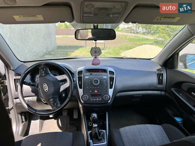 Черный Киа Сид, объемом двигателя 0 л и пробегом 263 тыс. км за 3100 $, фото 6 на Automoto.ua