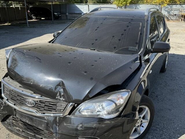 Черный Киа Сид, объемом двигателя 1.4 л и пробегом 170 тыс. км за 3250 $, фото 4 на Automoto.ua