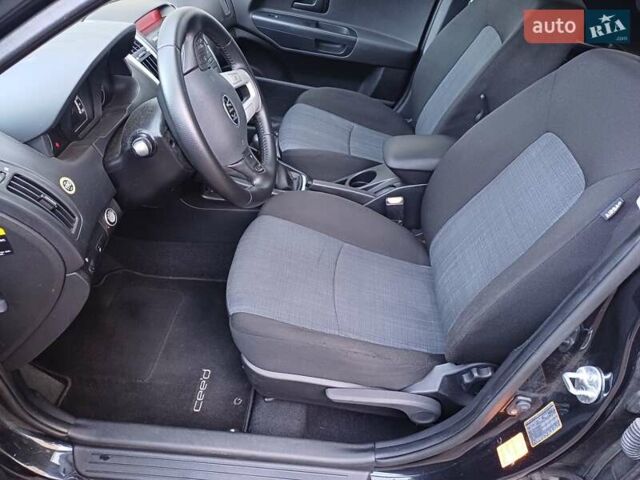 Чорний Кіа Сід, об'ємом двигуна 1.4 л та пробігом 170 тис. км за 6800 $, фото 3 на Automoto.ua