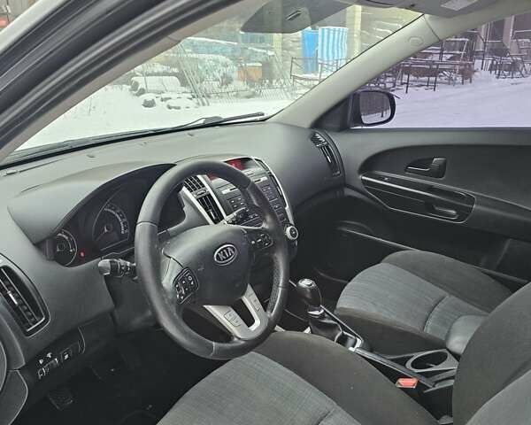 Черный Киа Сид, объемом двигателя 1.58 л и пробегом 200 тыс. км за 3499 $, фото 11 на Automoto.ua