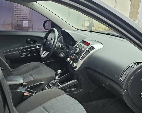 Чорний Кіа Сід, об'ємом двигуна 1.58 л та пробігом 200 тис. км за 3800 $, фото 4 на Automoto.ua