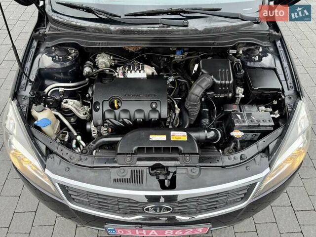 Черный Киа Сид, объемом двигателя 1.4 л и пробегом 220 тыс. км за 5950 $, фото 8 на Automoto.ua