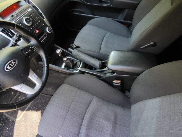 Кіа Сід 2010 у Запоріжжя на Automoto.ua Чорний Кіа Сід, об'ємом двигуна 1.6 л та пробігом 10 тис. км за 7000 $, фото 1 на Automoto.ua