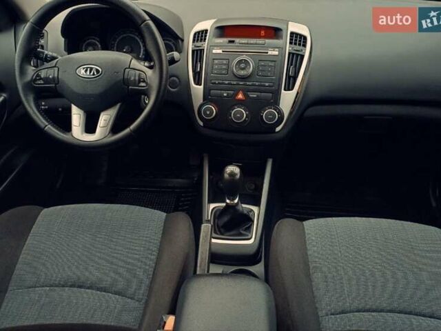 Чорний Кіа Сід, об'ємом двигуна 1.4 л та пробігом 170 тис. км за 7000 $, фото 7 на Automoto.ua