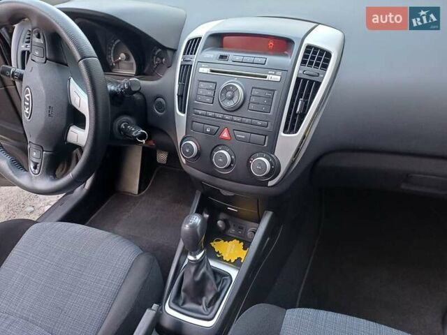 Чорний Кіа Сід, об'ємом двигуна 1.4 л та пробігом 170 тис. км за 6800 $, фото 5 на Automoto.ua
