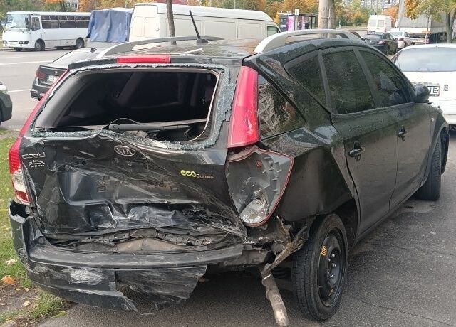 Черный Киа Сид, объемом двигателя 1.6 л и пробегом 410 тыс. км за 4000 $, фото 5 на Automoto.ua