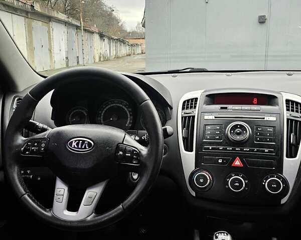 Черный Киа Сид, объемом двигателя 1.58 л и пробегом 200 тыс. км за 3499 $, фото 14 на Automoto.ua