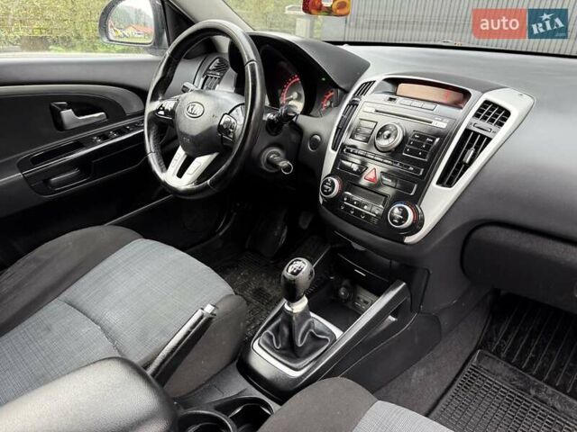 Черный Киа Сид, объемом двигателя 1.4 л и пробегом 220 тыс. км за 5950 $, фото 16 на Automoto.ua