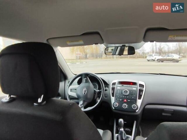 Черный Киа Сид, объемом двигателя 1.4 л и пробегом 175 тыс. км за 7500 $, фото 14 на Automoto.ua