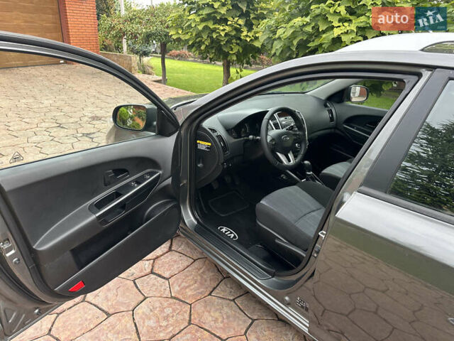 Черный Киа Сид, объемом двигателя 1.4 л и пробегом 154 тыс. км за 6500 $, фото 7 на Automoto.ua