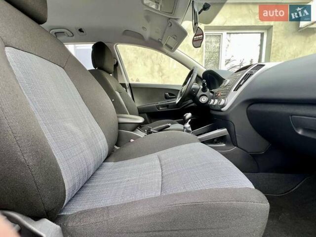 Черный Киа Сид, объемом двигателя 1.4 л и пробегом 153 тыс. км за 6399 $, фото 33 на Automoto.ua