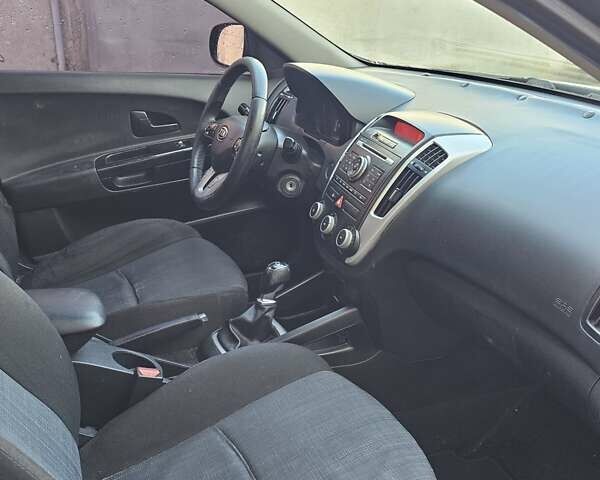 Киа Сид 2010 в Киеве на Automoto.ua Черный Киа Сид, объемом двигателя 1.58 л и пробегом 200 тыс. км за 4200 $, фото 5 на Automoto.ua