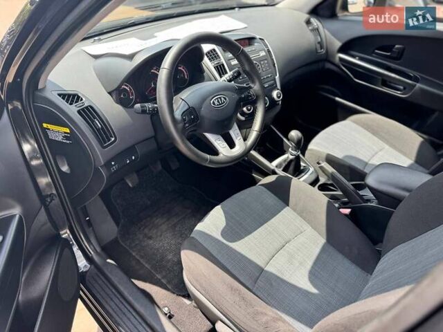 Черный Киа Сид, объемом двигателя 1.4 л и пробегом 182 тыс. км за 6700 $, фото 10 на Automoto.ua