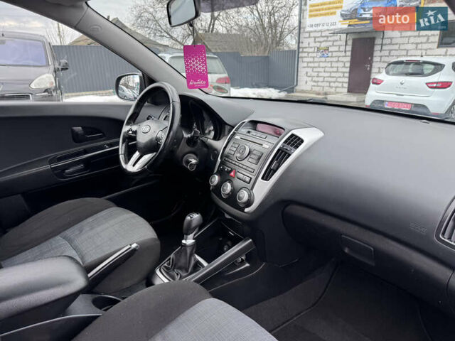Чорний Кіа Сід, об'ємом двигуна 1.6 л та пробігом 200 тис. км за 6990 $, фото 38 на Automoto.ua