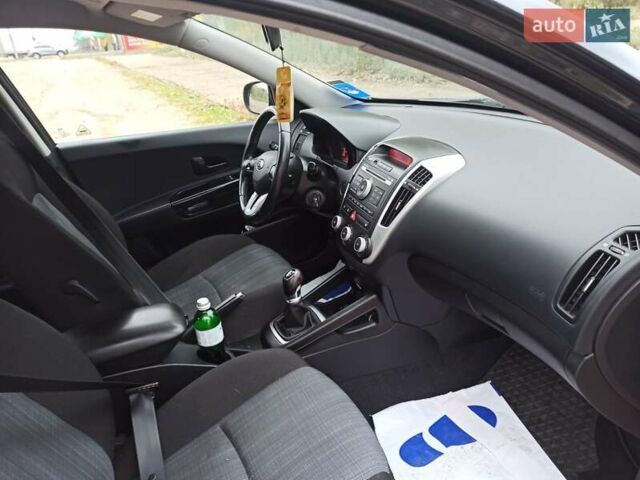 Кіа Сід 2010 у Вознесенске на Automoto.ua Чорний Кіа Сід, об'ємом двигуна 1.6 л та пробігом 181 тис. км за 6670 $, фото 15 на Automoto.ua