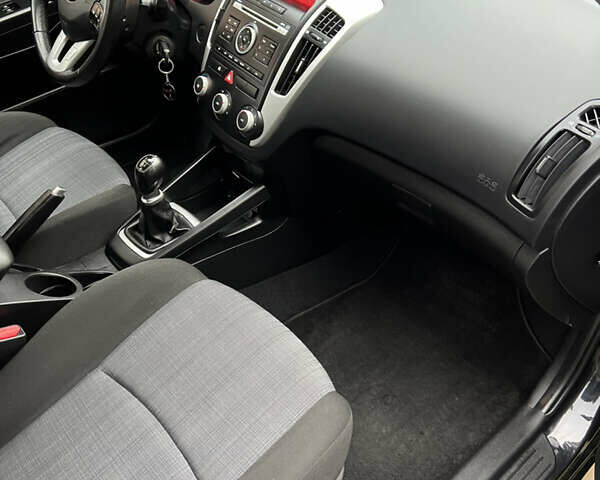 Чорний Кіа Сід, об'ємом двигуна 1.6 л та пробігом 173 тис. км за 7750 $, фото 35 на Automoto.ua