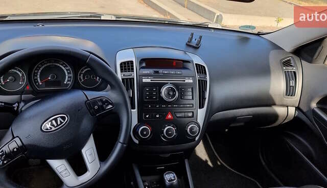 Чорний Кіа Сід, об'ємом двигуна 1.4 л та пробігом 230 тис. км за 6990 $, фото 1 на Automoto.ua