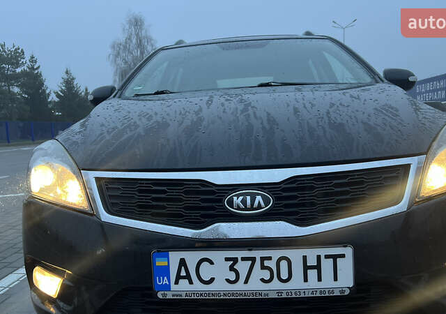 Черный Киа Сид, объемом двигателя 1.6 л и пробегом 283 тыс. км за 8200 $, фото 2 на Automoto.ua