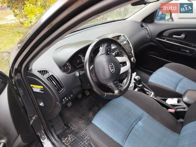 Черный Киа Сид, объемом двигателя 1.6 л и пробегом 216 тыс. км за 5650 $, фото 5 на Automoto.ua