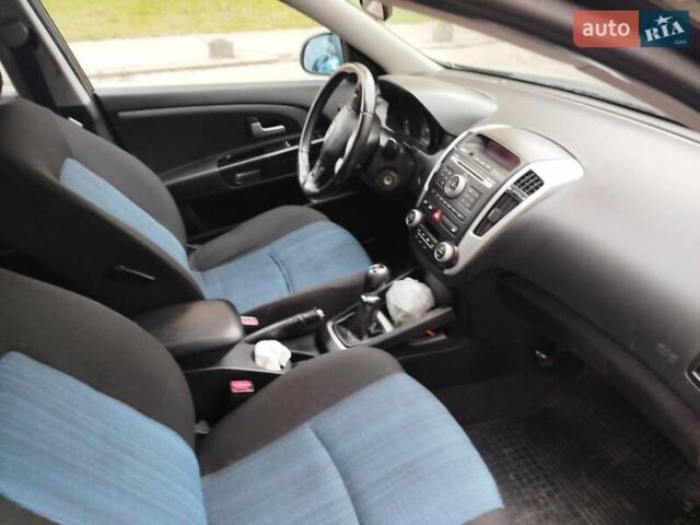 Черный Киа Сид, объемом двигателя 1.6 л и пробегом 216 тыс. км за 5650 $, фото 1 на Automoto.ua