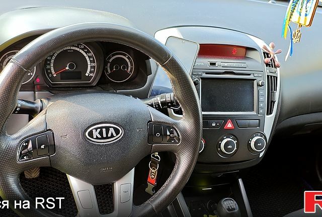 Черный Киа Сид, объемом двигателя 1.6 л и пробегом 276 тыс. км за 7000 $, фото 4 на Automoto.ua