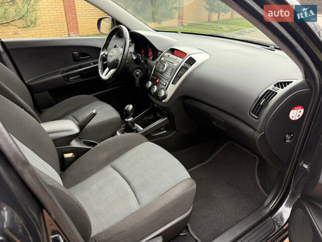 Черный Киа Сид, объемом двигателя 1.6 л и пробегом 168 тыс. км за 7499 $, фото 48 на Automoto.ua