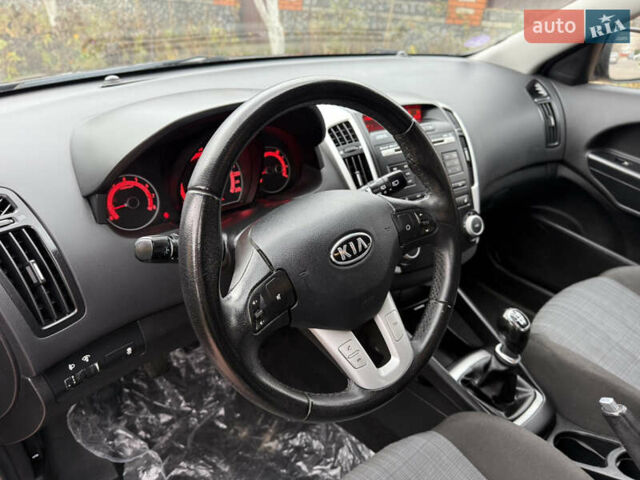Черный Киа Сид, объемом двигателя 1.6 л и пробегом 168 тыс. км за 7499 $, фото 43 на Automoto.ua