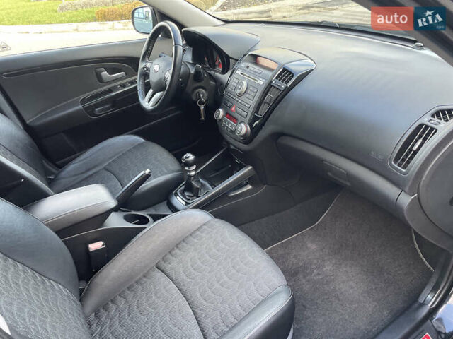 Черный Киа Сид, объемом двигателя 1.6 л и пробегом 168 тыс. км за 7700 $, фото 88 на Automoto.ua