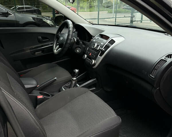 Черный Киа Сид, объемом двигателя 1.58 л и пробегом 216 тыс. км за 6399 $, фото 7 на Automoto.ua