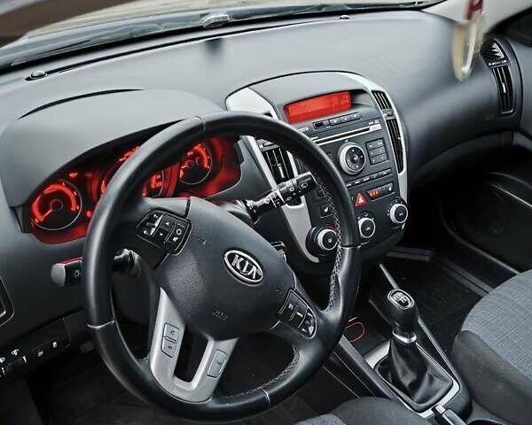 Черный Киа Сид, объемом двигателя 1.6 л и пробегом 224 тыс. км за 7800 $, фото 8 на Automoto.ua
