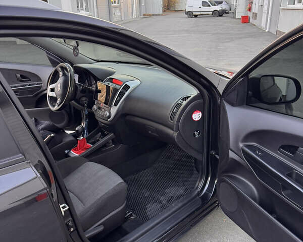 Черный Киа Сид, объемом двигателя 1.6 л и пробегом 270 тыс. км за 8500 $, фото 10 на Automoto.ua