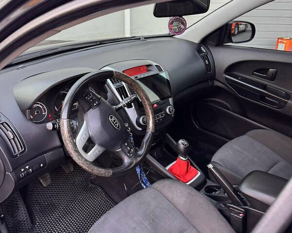 Черный Киа Сид, объемом двигателя 1.6 л и пробегом 270 тыс. км за 8500 $, фото 7 на Automoto.ua
