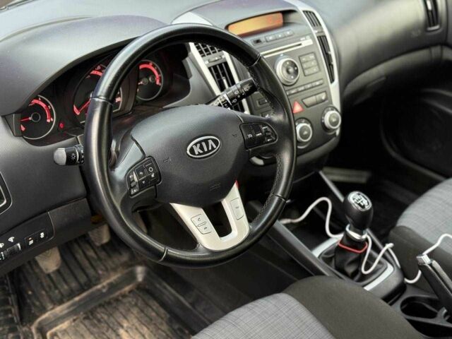 Черный Киа Сид, объемом двигателя 1.6 л и пробегом 224 тыс. км за 7799 $, фото 9 на Automoto.ua