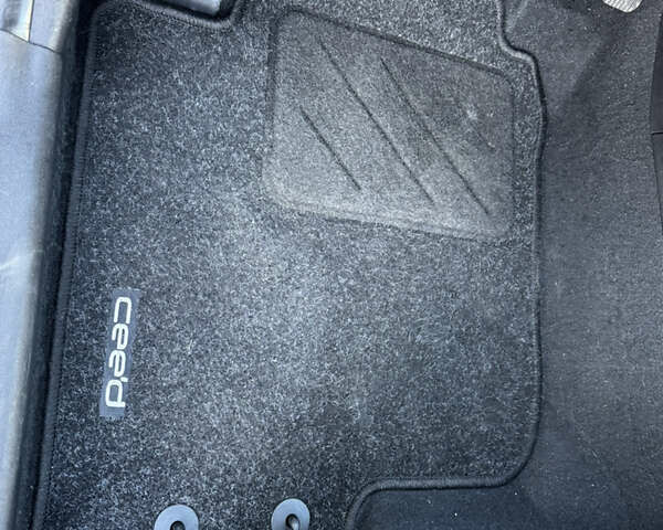 Черный Киа Сид, объемом двигателя 0 л и пробегом 196 тыс. км за 8200 $, фото 34 на Automoto.ua